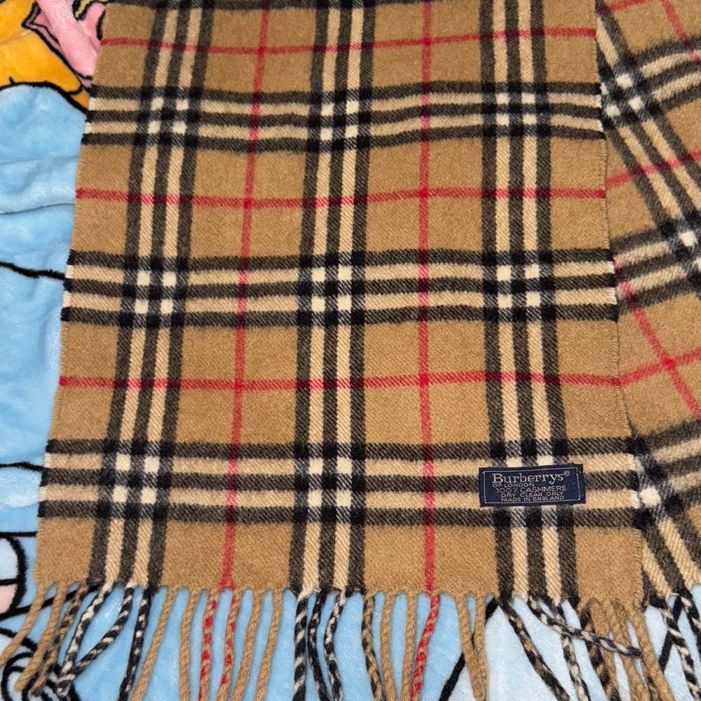 Large Burberry CASHMERE Tan and Black Checkered Scarf. In excellent condition! - Picture 3 of 9